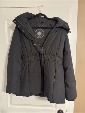 Bernardo Women's Black Cinched-Waist Puffer Coat with Hood